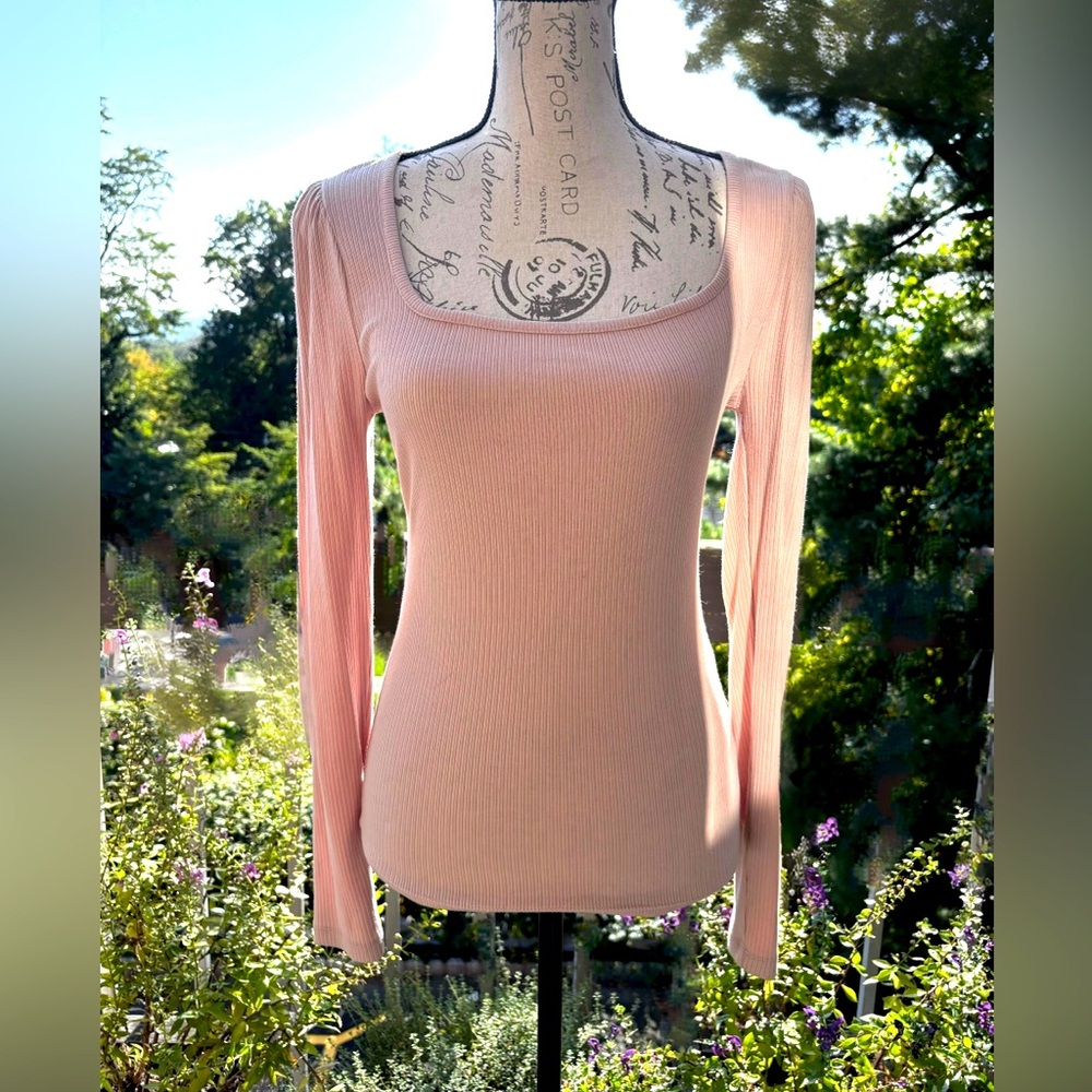 J. Crew Scoop-Neck Ribbed Top
Medium
New with Tag / Never Worn
Pale Pink